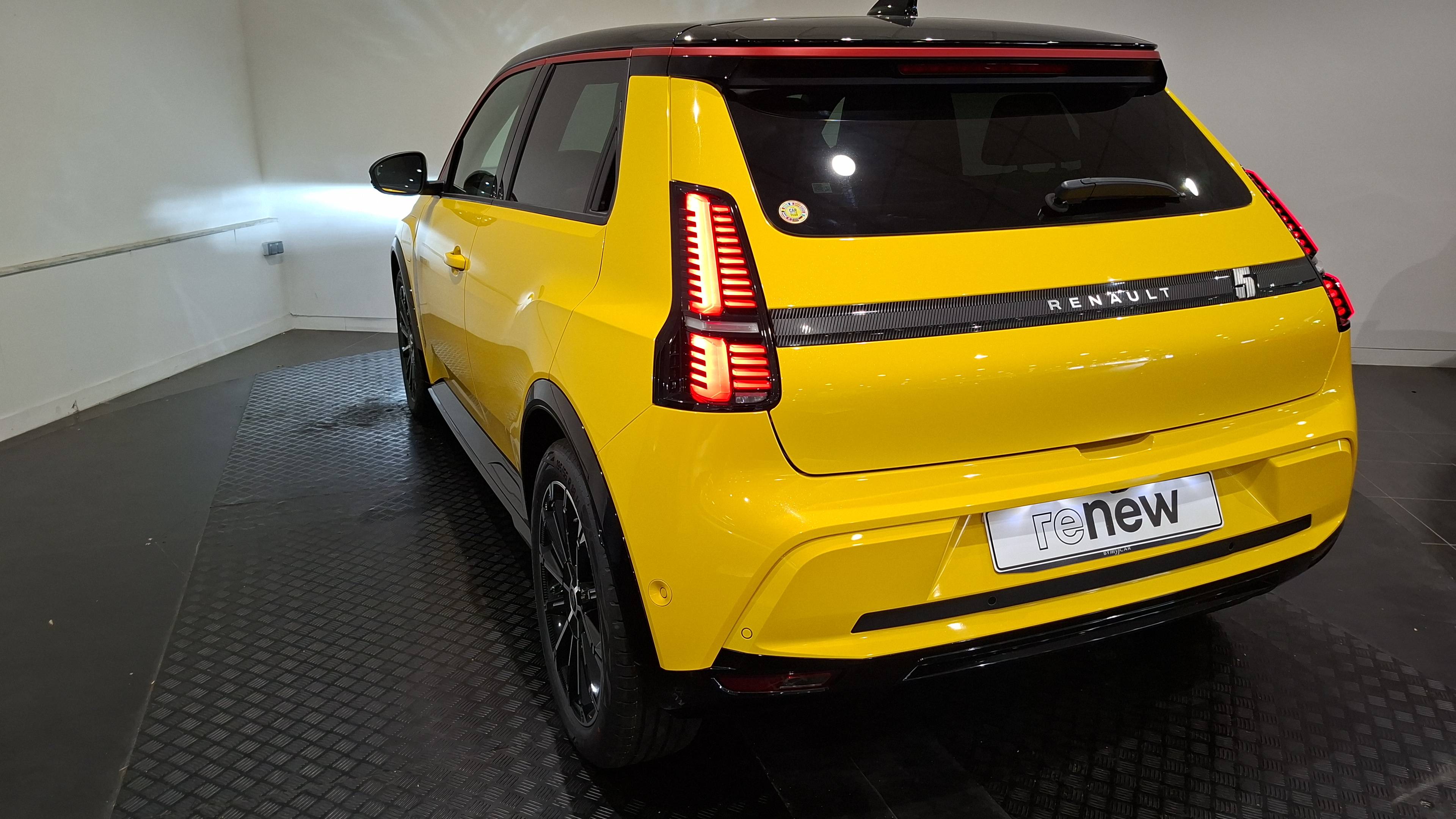 Renault 5 E-Tech Iconic cinq autonomía confort 110 kW